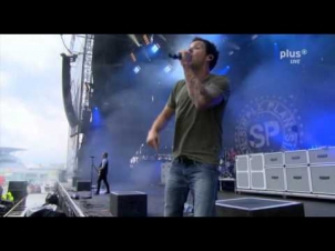 Simple Plan - Can't Keep My Hands Off You [Live]