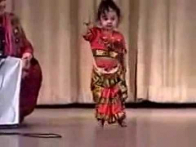 Дети таланты.  Индийская годовалая девочка уже танцует!  Bharata Natyam