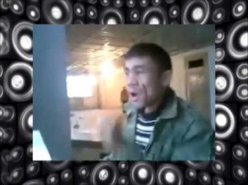 Таджик поёт индийскую песню