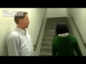✔ Иллюзия бесконечная лестница • Amazing Stairwell Illusion